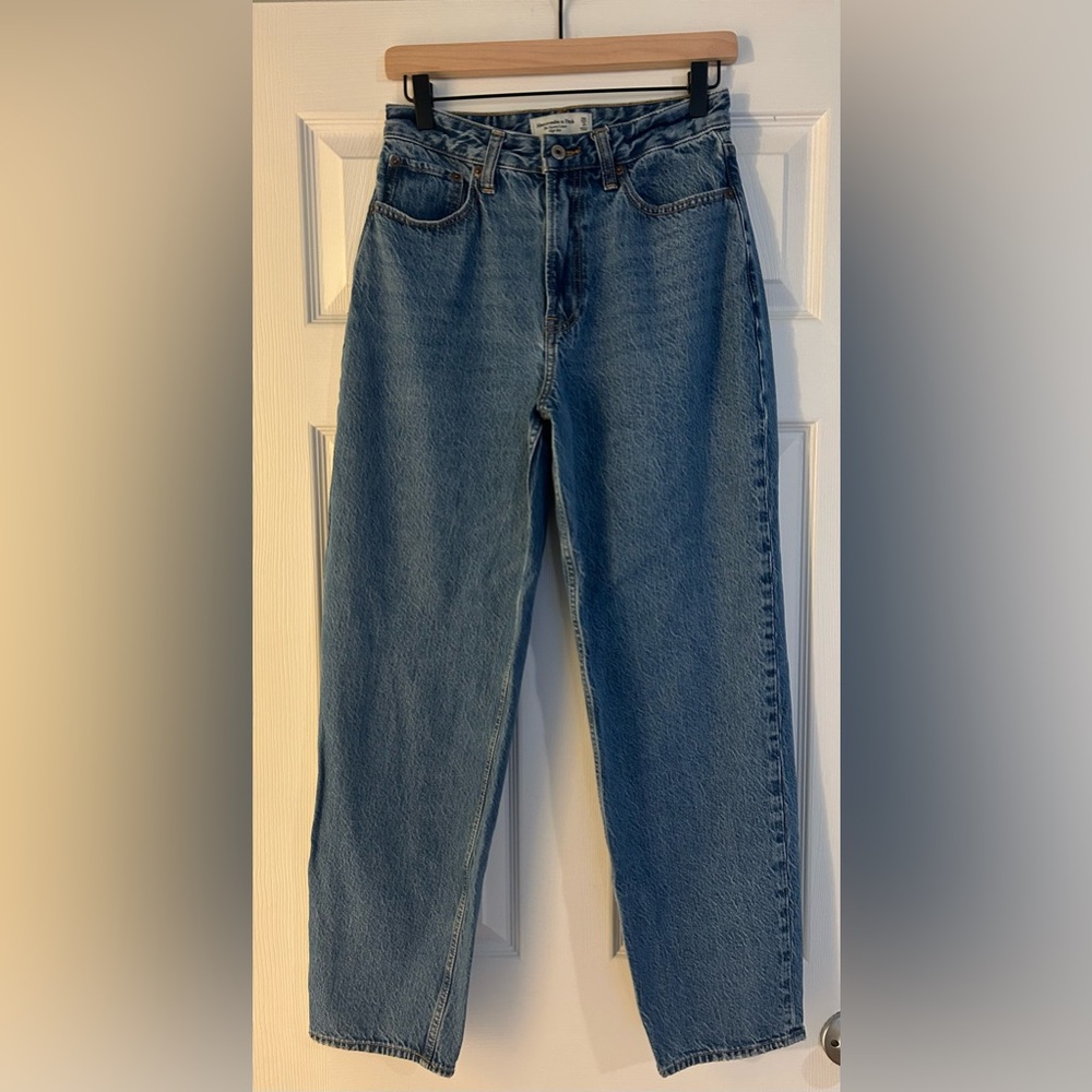 Abercrombie & Fitch Curve Love High Rise Tapered Loose Jean - Picture 2 of 5